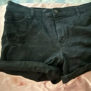 Black jean shorts from Hollister size 15.